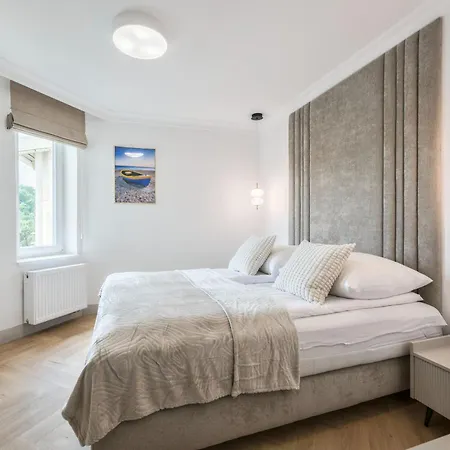 Dr - Aurora * Сопот