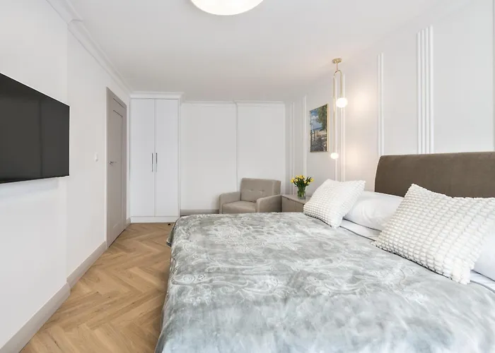 Dr - Aurora アパート *