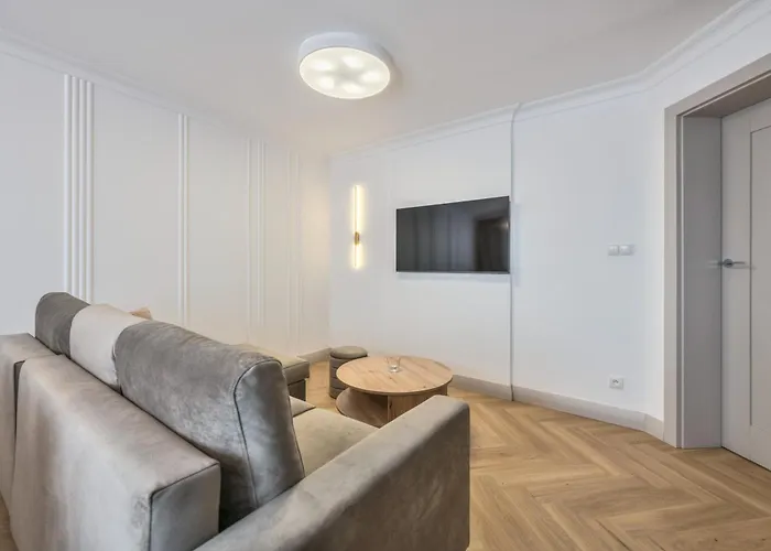 Dr - Aurora アパート