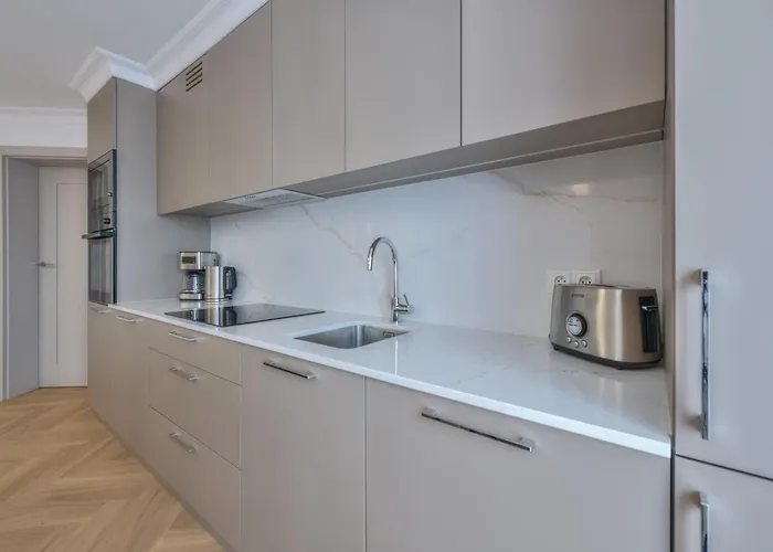 Dr - Aurora アパート